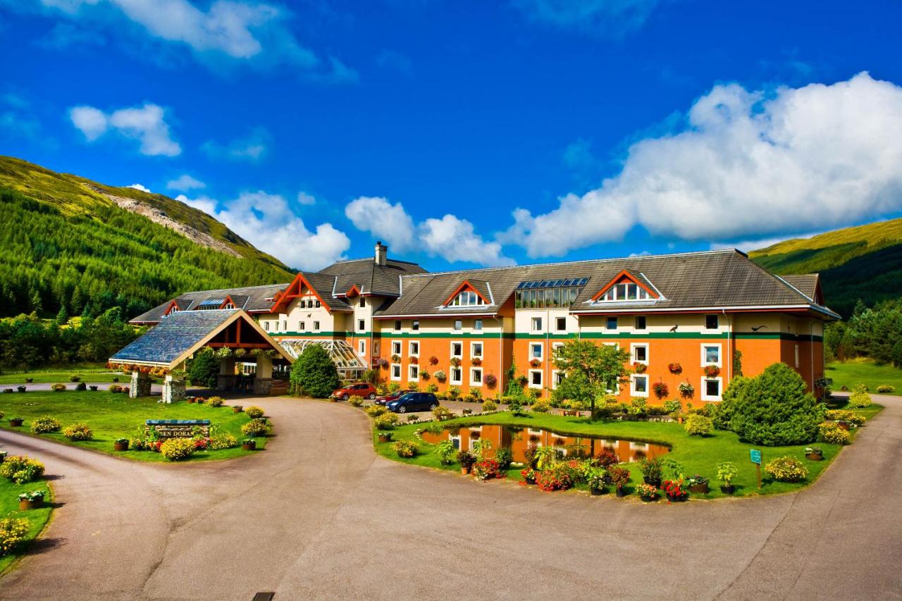 Muthu Ben Doran Hotel with the mountains behind