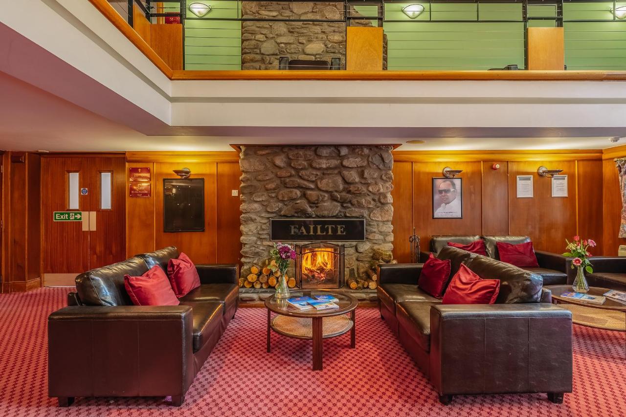 Lounge with fireplace